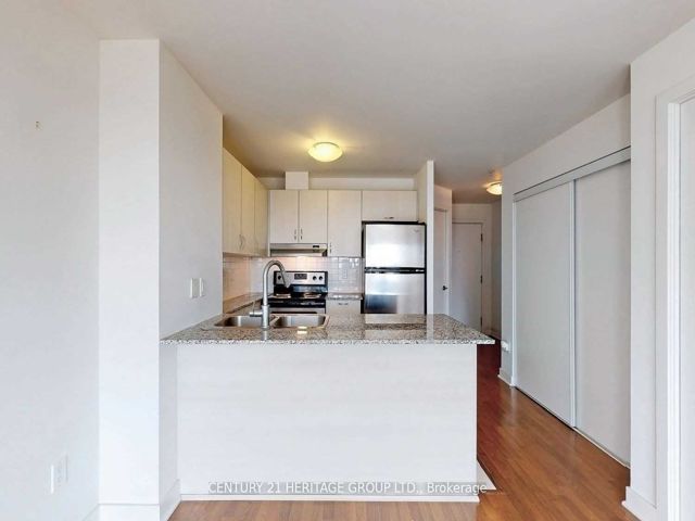 2206 - 5740 Yonge St