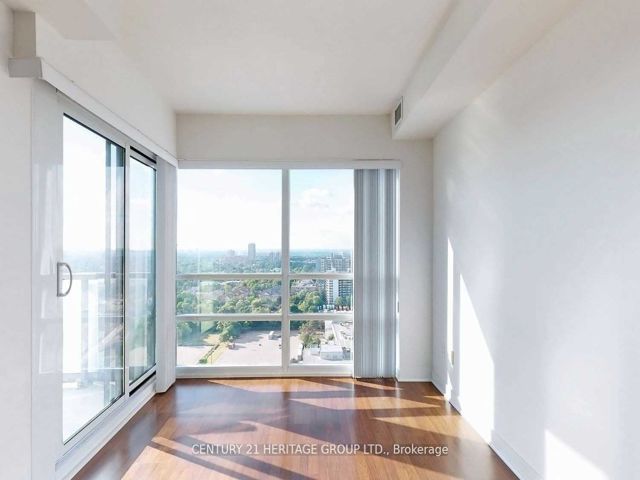 2206 - 5740 Yonge St