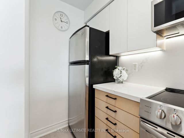 #1008 - 2 Clairtrell Rd
