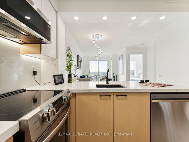 #1008 - 2 Clairtrell Rd