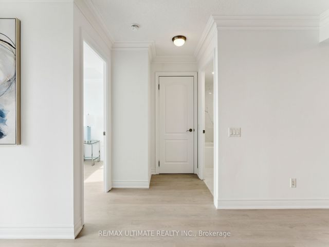 #1008 - 2 Clairtrell Rd