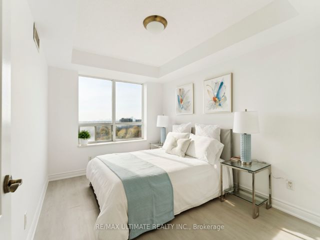 #1008 - 2 Clairtrell Rd