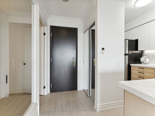 #1008 - 2 Clairtrell Rd