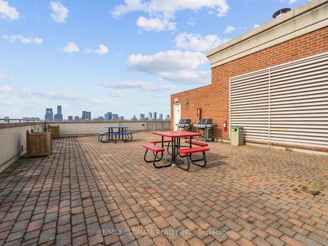 #1008 - 2 Clairtrell Rd
