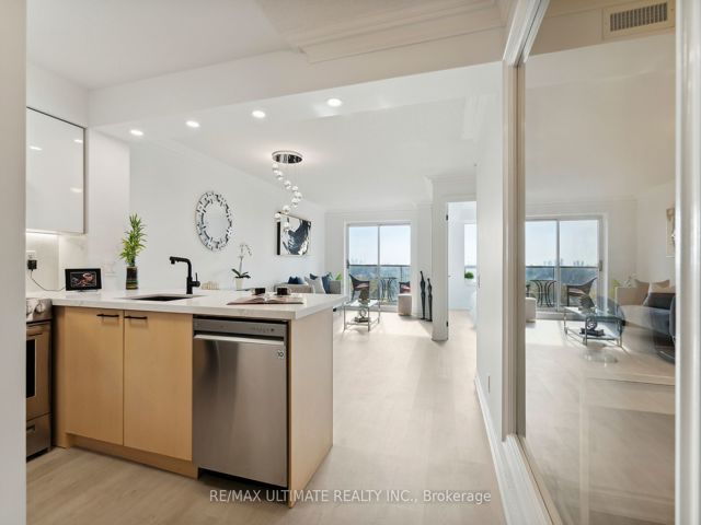 #1008 - 2 Clairtrell Rd