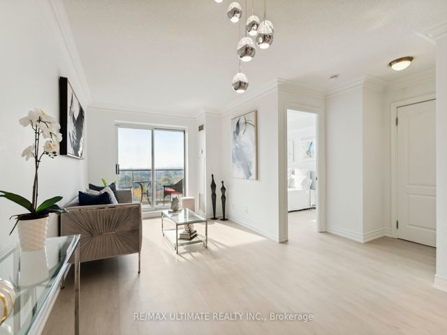 #1008 - 2 Clairtrell Rd