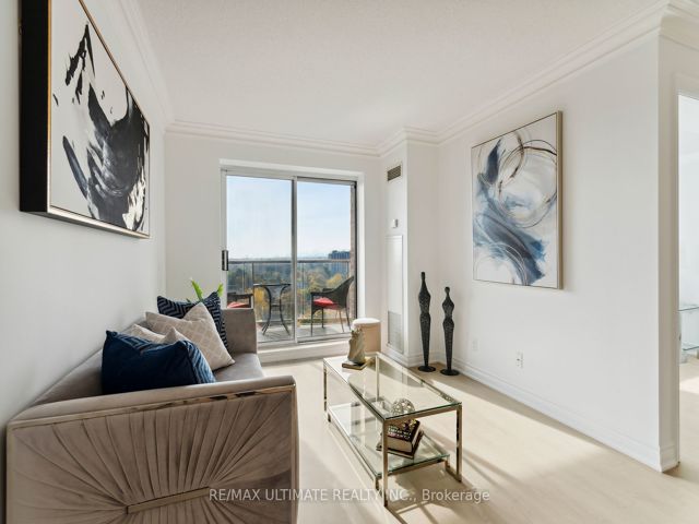 #1008 - 2 Clairtrell Rd