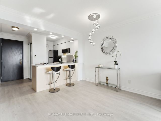 #1008 - 2 Clairtrell Rd