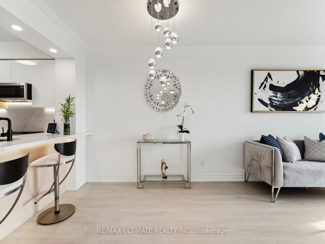 #1008 - 2 Clairtrell Rd
