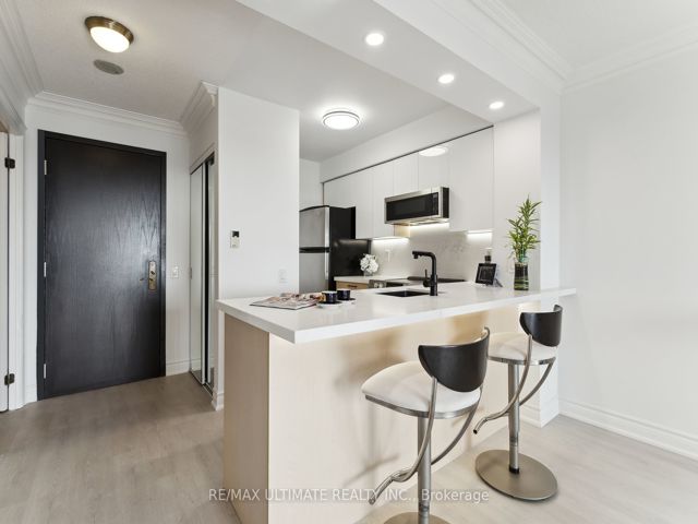 #1008 - 2 Clairtrell Rd