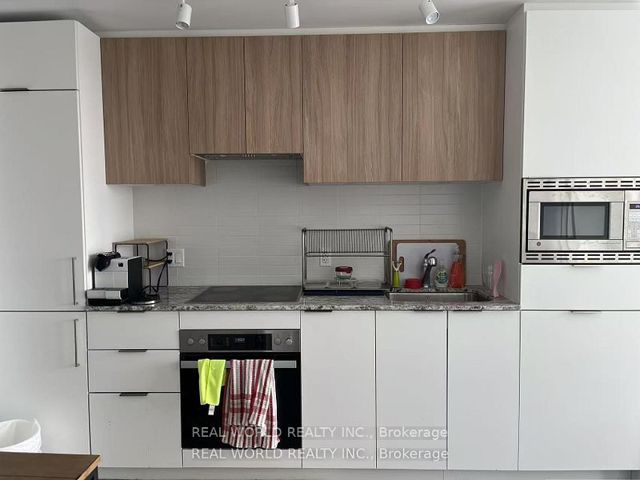 1221 - 20 O'neill Rd