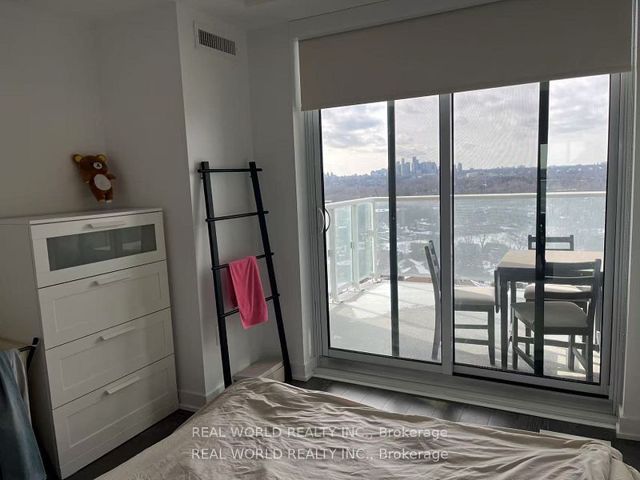 1221 - 20 O'neill Rd
