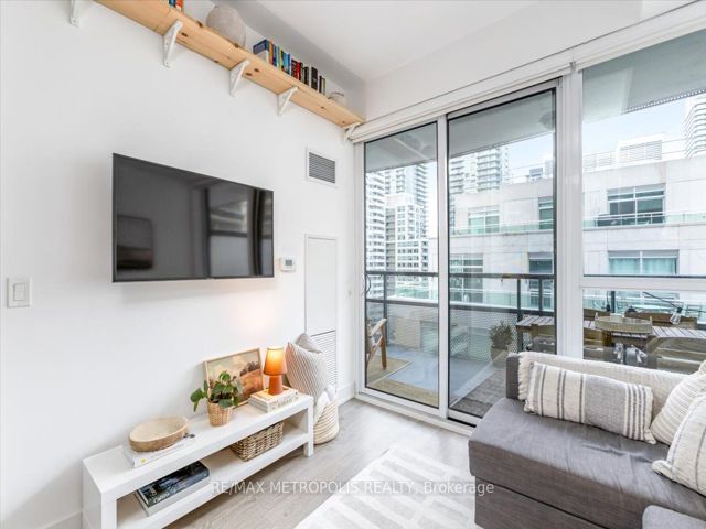 808 - 11 Lillian St