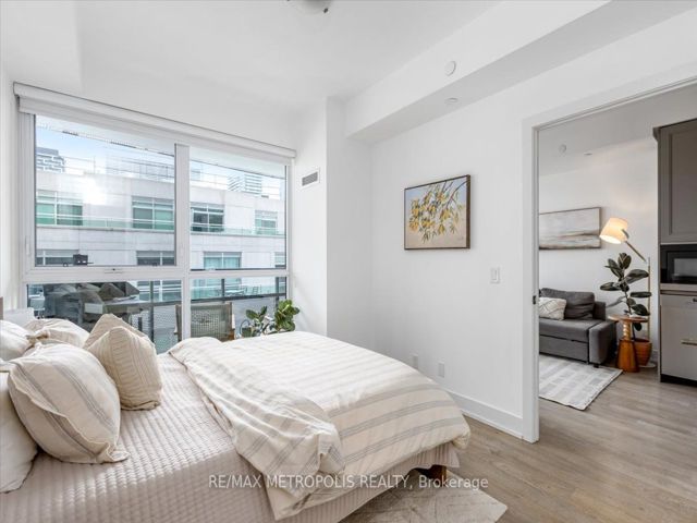 808 - 11 Lillian St
