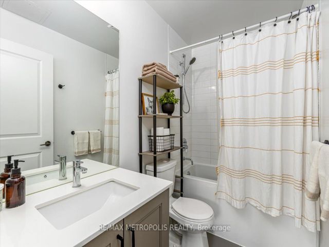 808 - 11 Lillian St