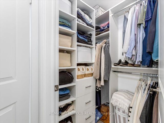 808 - 11 Lillian St