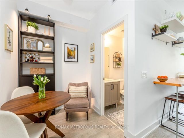 808 - 11 Lillian St