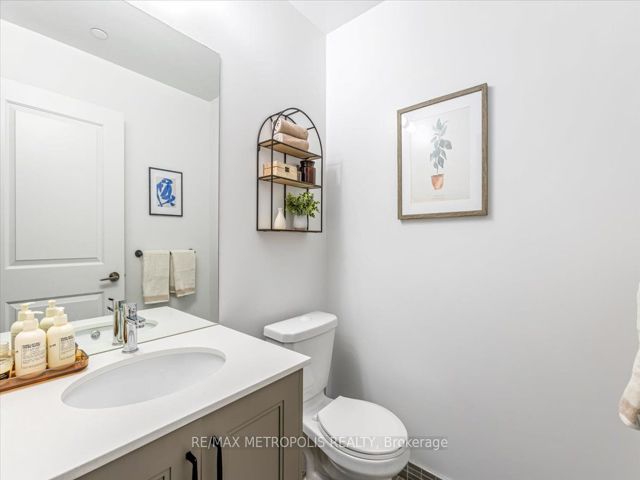 808 - 11 Lillian St