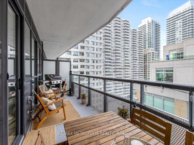 808 - 11 Lillian St