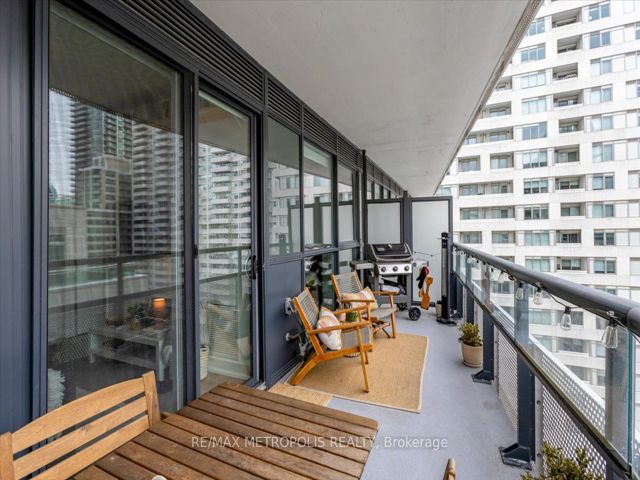 808 - 11 Lillian St