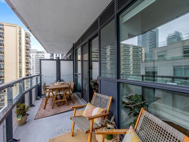 808 - 11 Lillian St