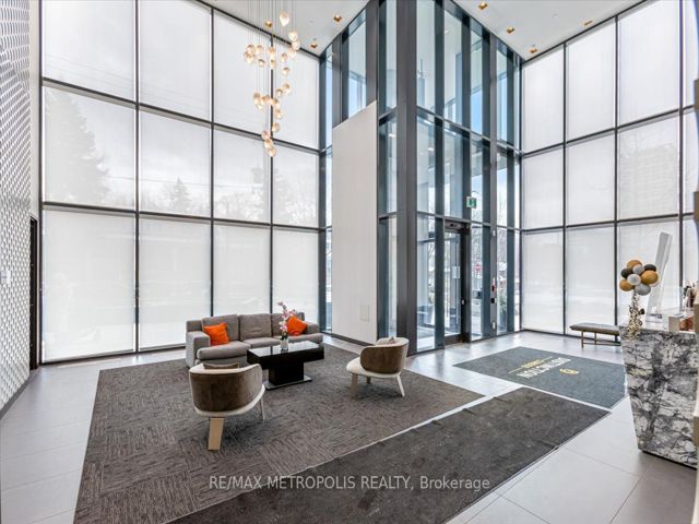 808 - 11 Lillian St