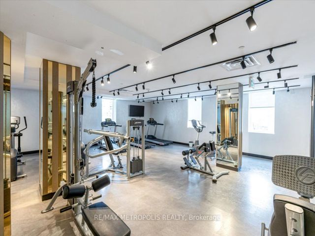 808 - 11 Lillian St