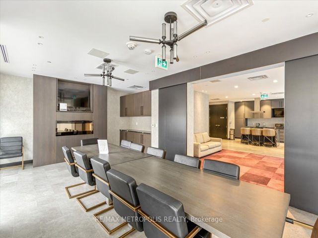 808 - 11 Lillian St