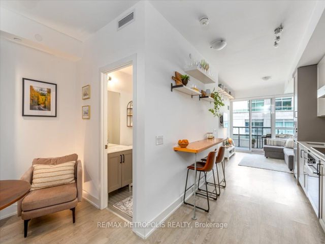 808 - 11 Lillian St