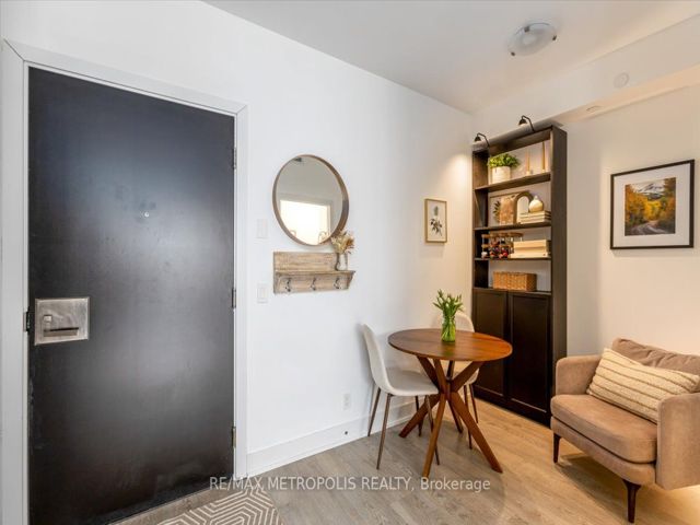 808 - 11 Lillian St