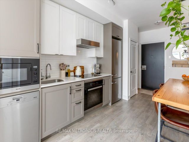 808 - 11 Lillian St