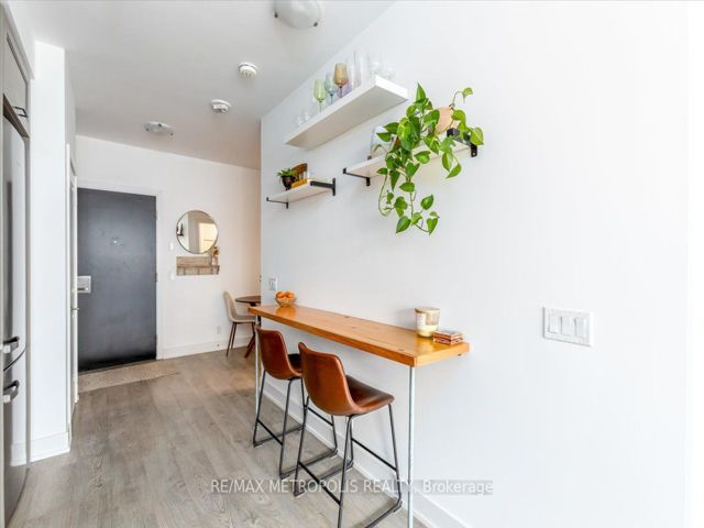 808 - 11 Lillian St