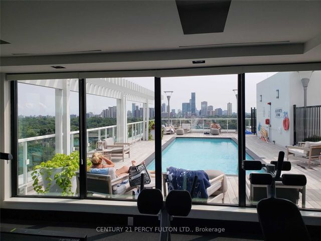 810 - 3018 Yonge St