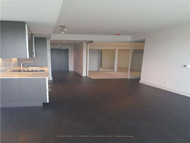 810 - 3018 Yonge St