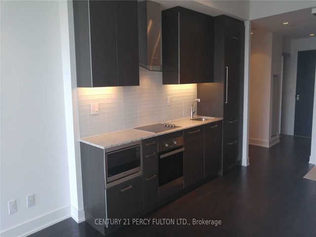810 - 3018 Yonge St