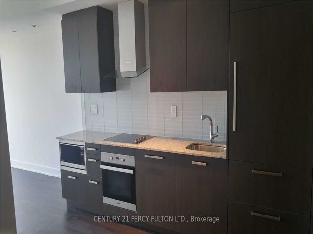 810 - 3018 Yonge St
