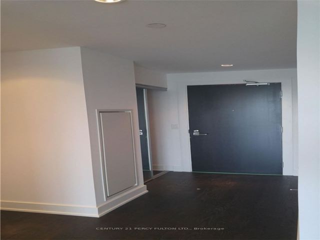 810 - 3018 Yonge St