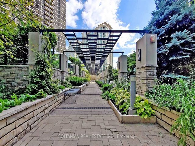 2607 - 2 Anndale Dr
