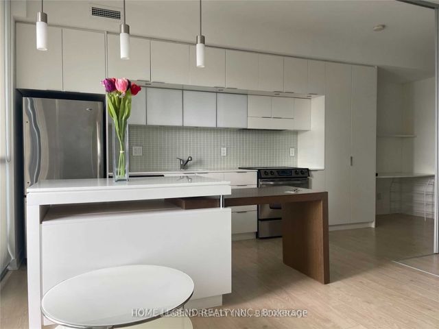 2910 - 110 Charles St E