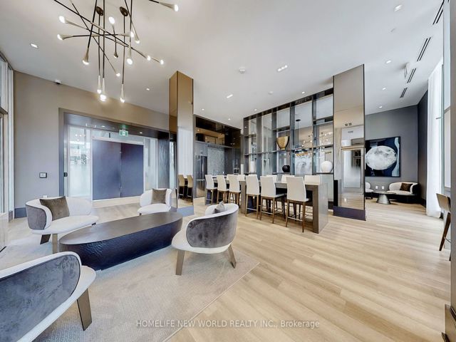 518 - 250 Lawrence Ave