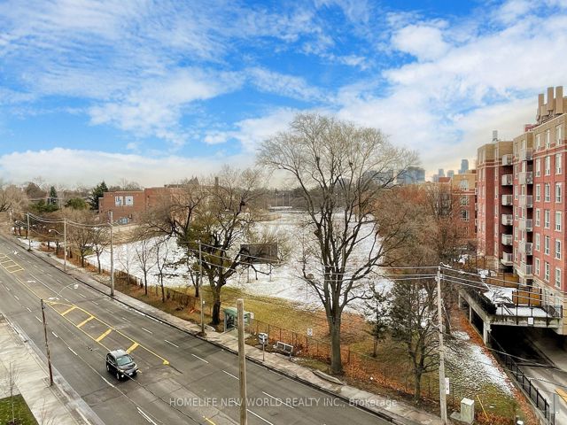 518 - 250 Lawrence Ave