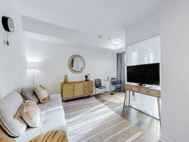 518 - 250 Lawrence Ave