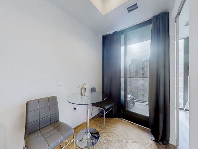 518 - 250 Lawrence Ave