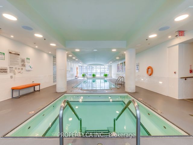 M12 - 350 Wellington St W