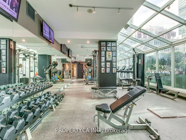 M12 - 350 Wellington St W