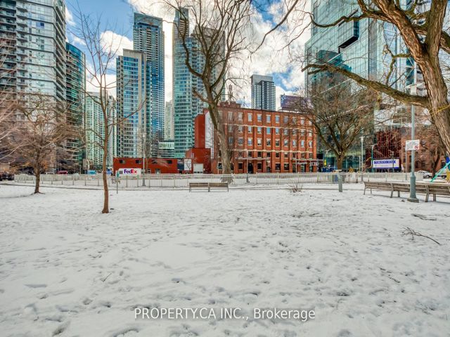 M12 - 350 Wellington St W
