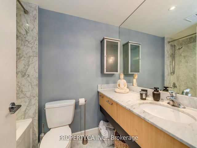 M12 - 350 Wellington St W