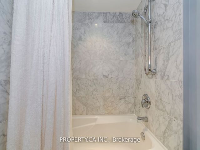 M12 - 350 Wellington St W