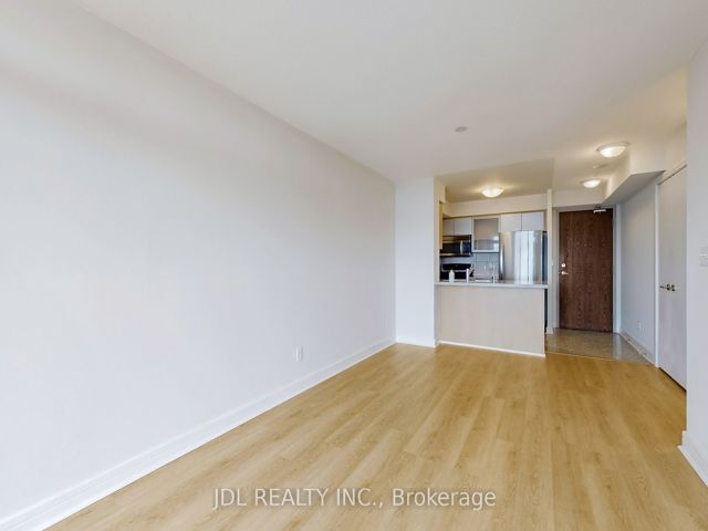 811 - 18 Harrison Garden Blvd