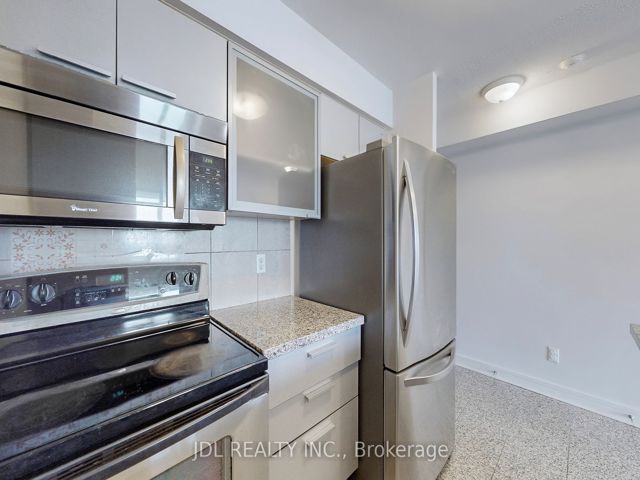 811 - 18 Harrison Garden Blvd